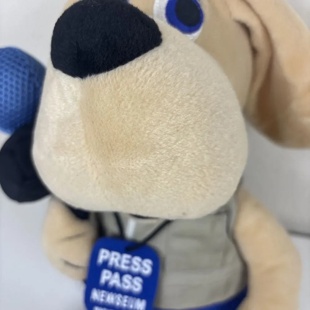 Fiesta News Hound Dog Reporter 15” Plush Stuffed Washington DC Museum Newseum